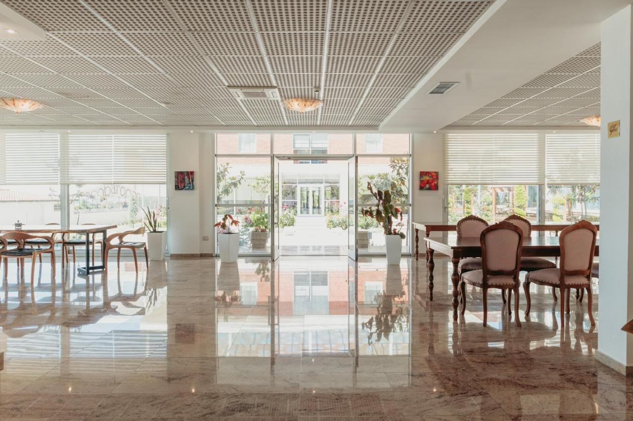 Fishta Hotel & Apartments เวลิโปเยอ ภายนอก รูปภาพ